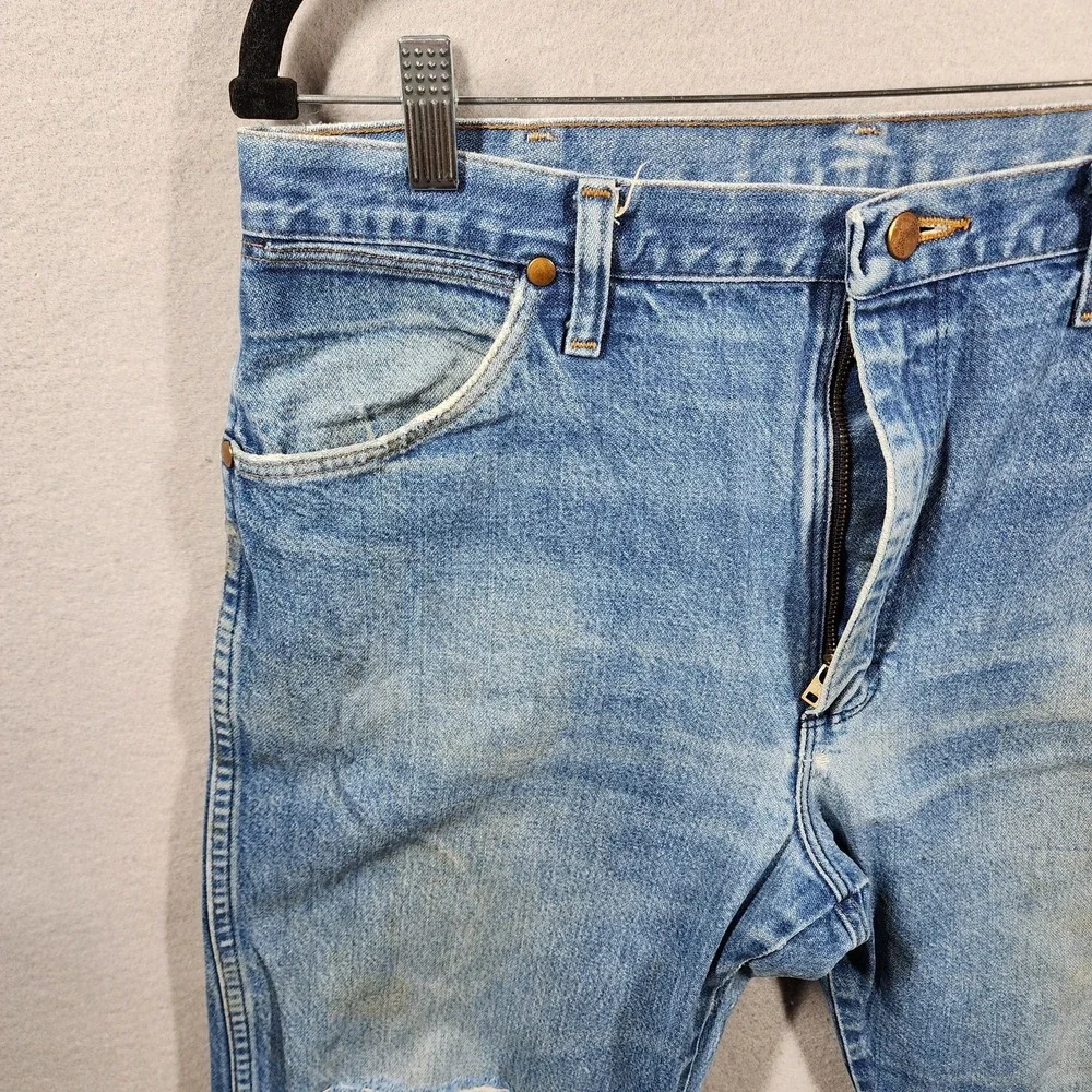 Vintage Wrangler Men's Jeans 36×32 Distressed Light Wash Frayed‎ Hem Wear - Picture 6 of 16